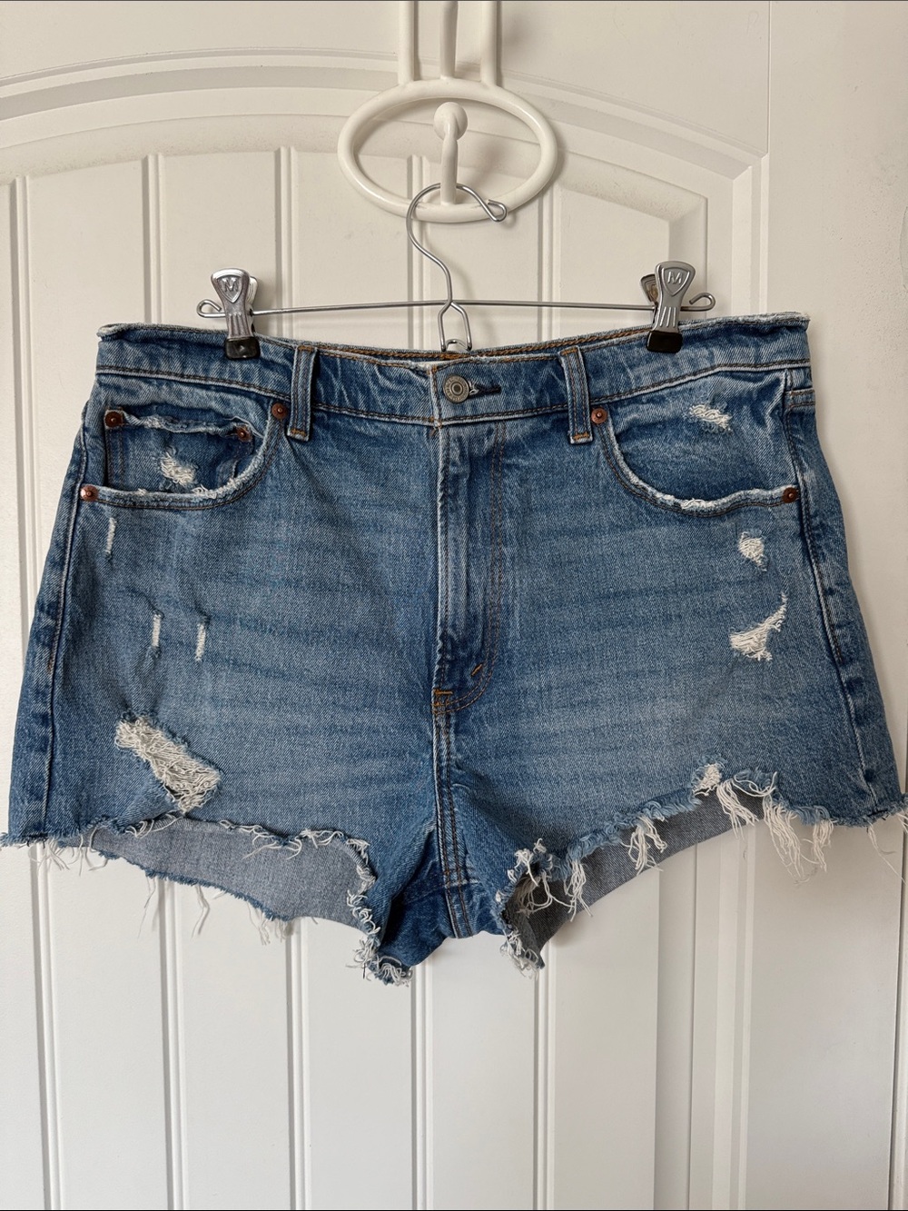 Abercrombie & Fitch - The Mom Short High Rise - 12/31